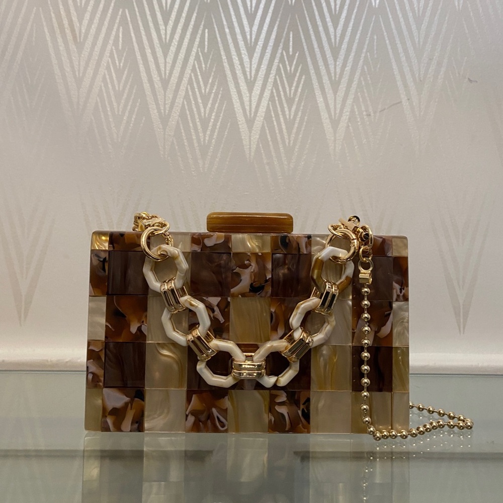Acrylic clutch